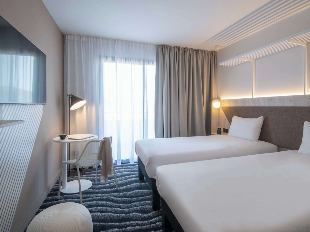 Standard Room, 2 Twin Beds, Balcony - Photo 1