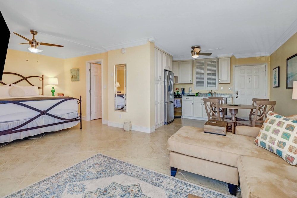 Condo (Beach & Tennis 5302) photo 1