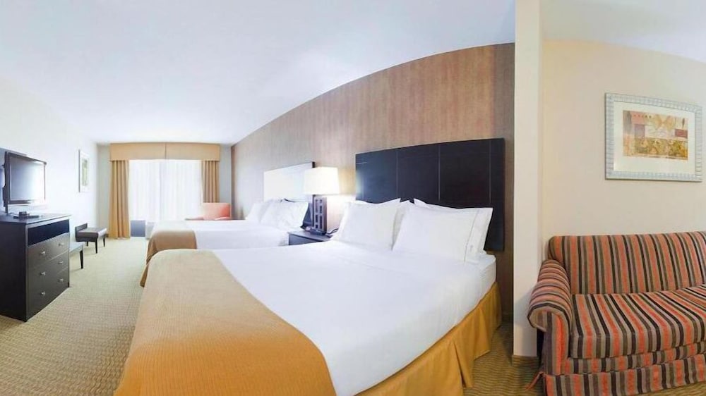 Suite, 2 Queen Beds - Photo 3