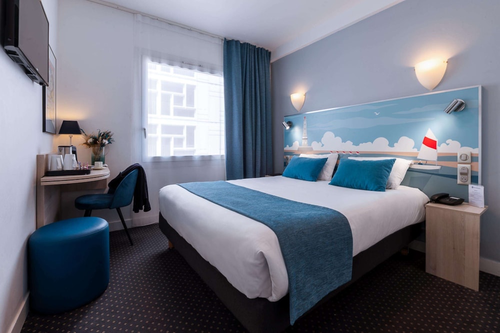 Standard Room, 1 Queen Bed, Non Smoking (Small Room) - Photo 1
