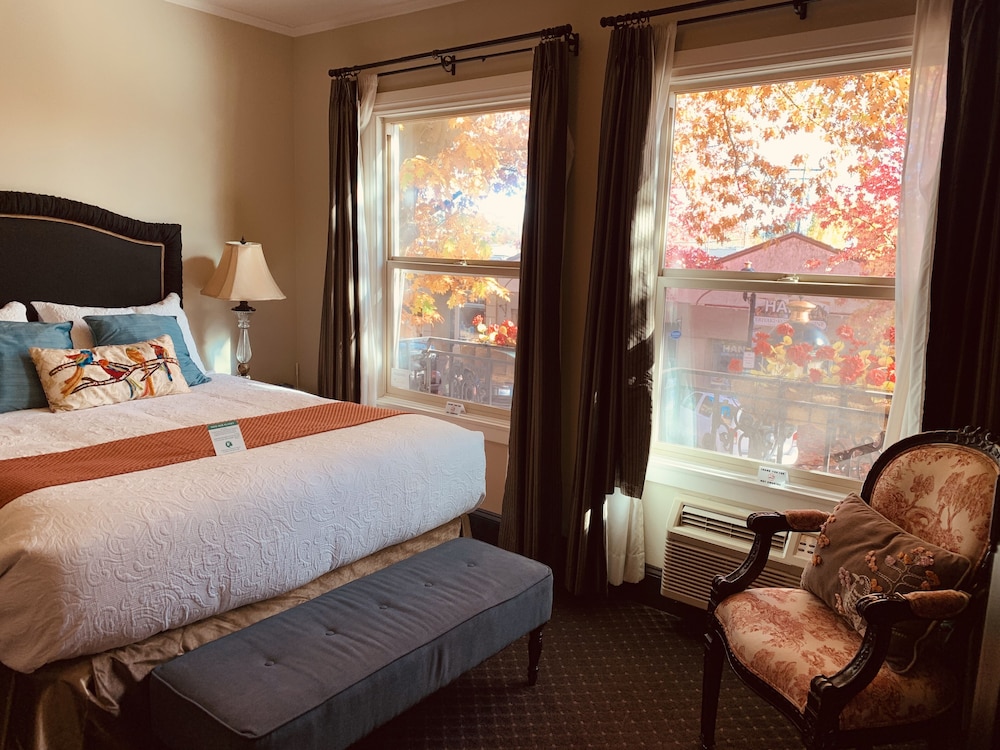 204 Pendleton Suite