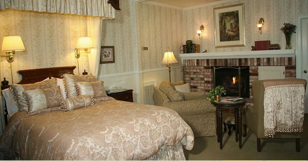 The honeymoon suite photo 1