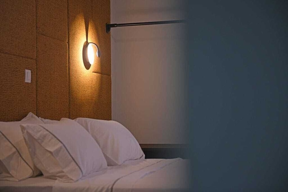 Business Suite, 1 Queen Bed, Balcony, Sea View