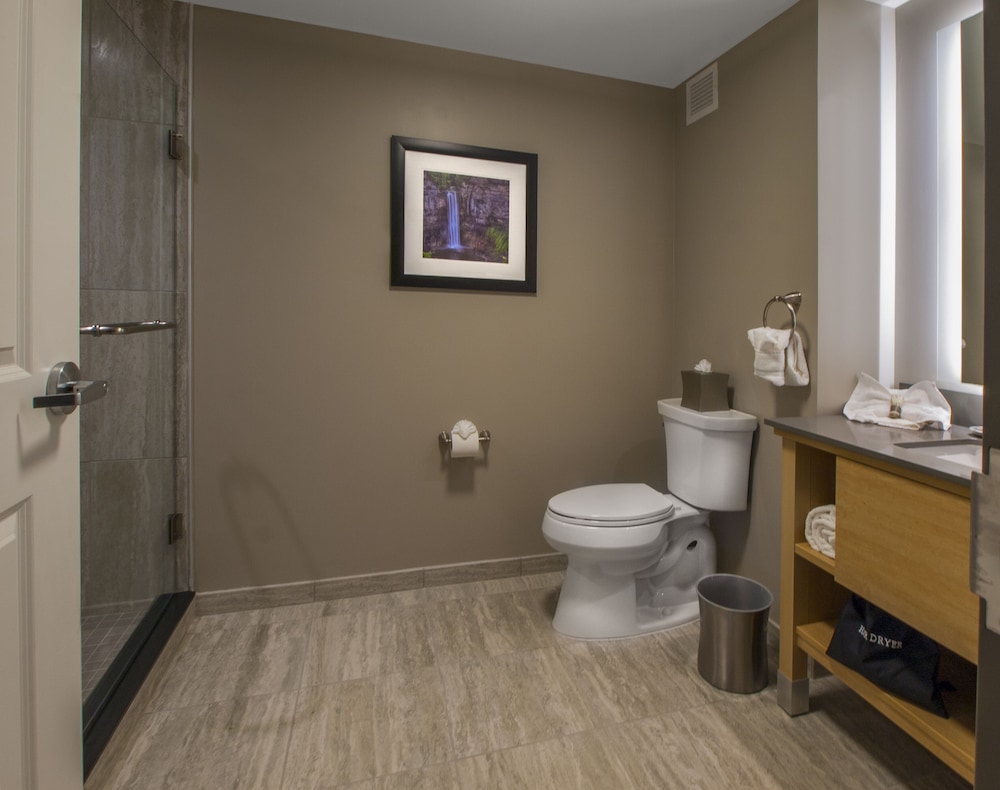 King Executive Tower photo 2