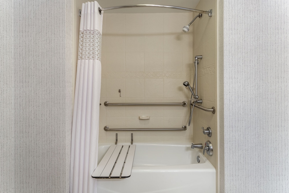 Room, 2 Queen Beds, Accessible, Bathtub (Mobility & Hearing) - Photo 5