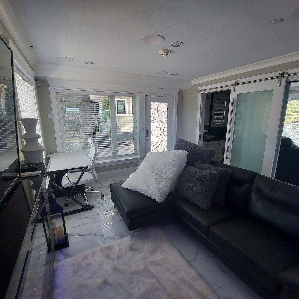 Beautiful Bright 3 Bedroom Townhouse photo 3