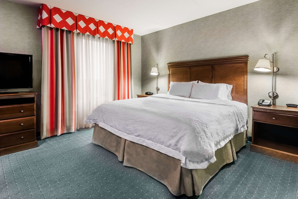 Standard Room, 1 King, Hearing Accessible - Photo 2