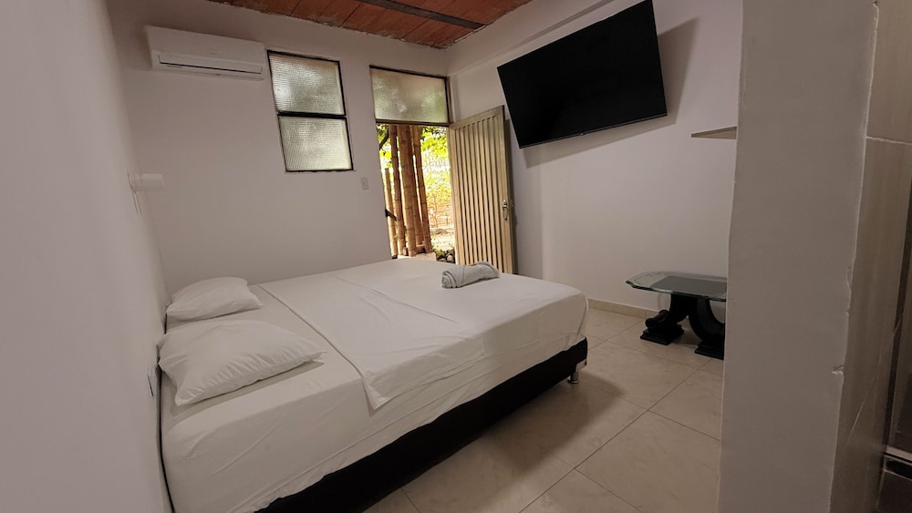 Double Room, 1 King Bed, Mobility Accessible, Courtyard View photo 1