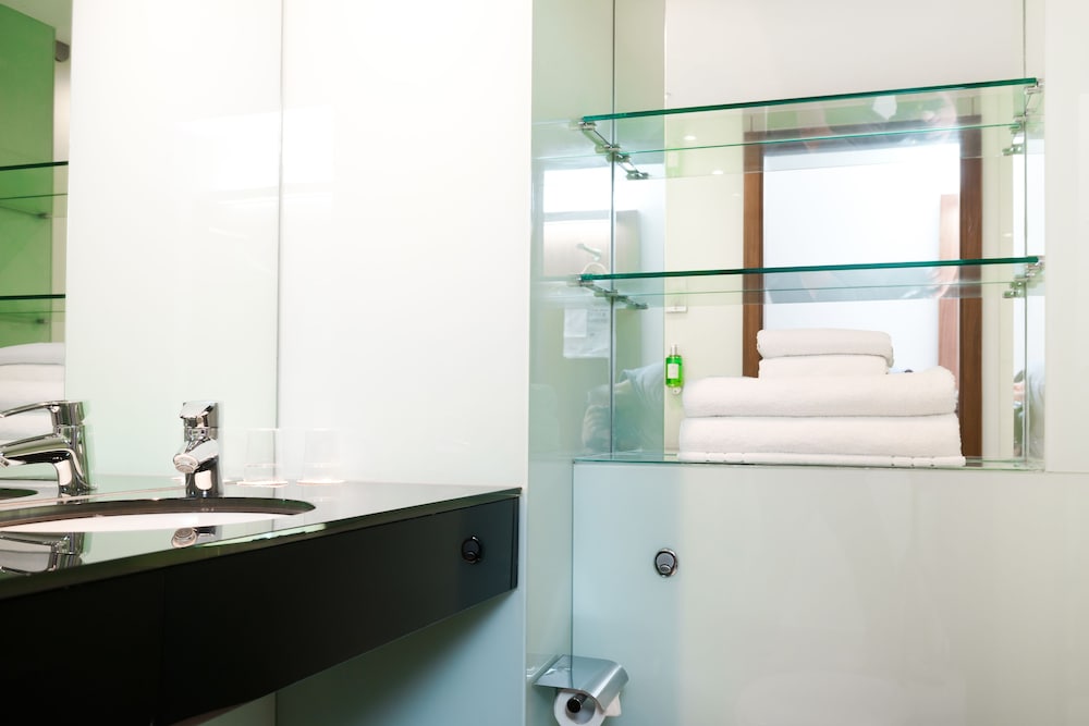 Double Room, Accessible - Photo 4