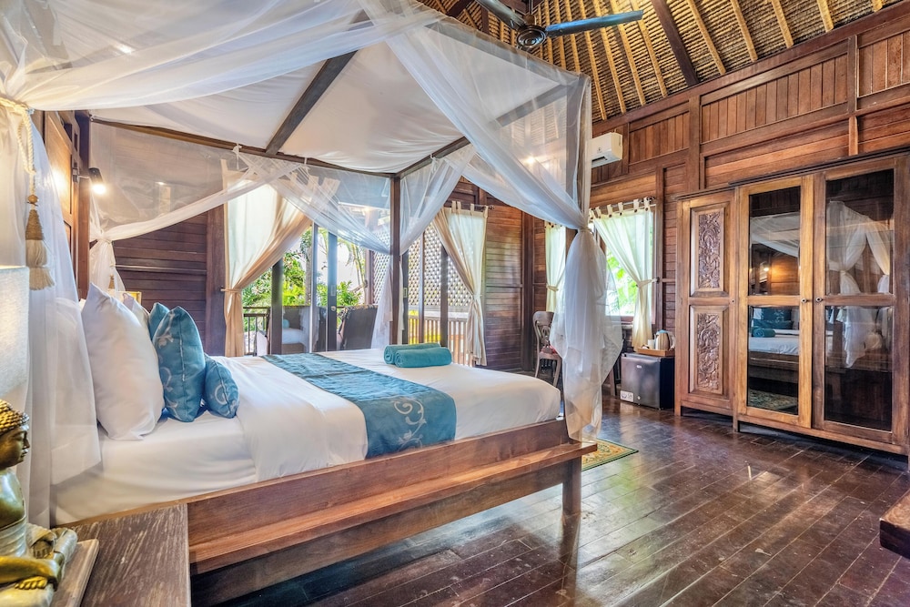 4 Bedrooms, Separate Entrances Beachfront Group Stay - Photo 10