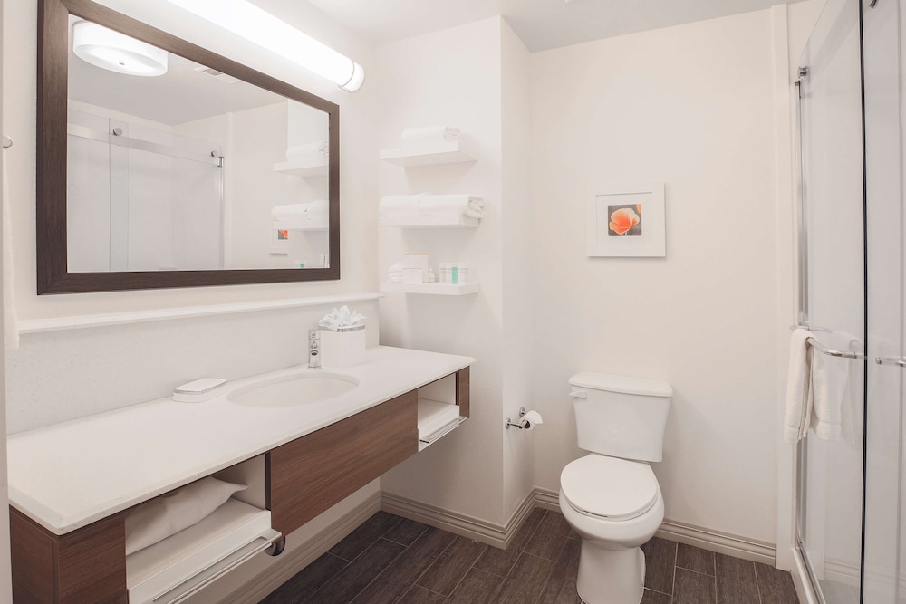 Studio, 1 King Bed, Accessible (Hearing) - Photo 4