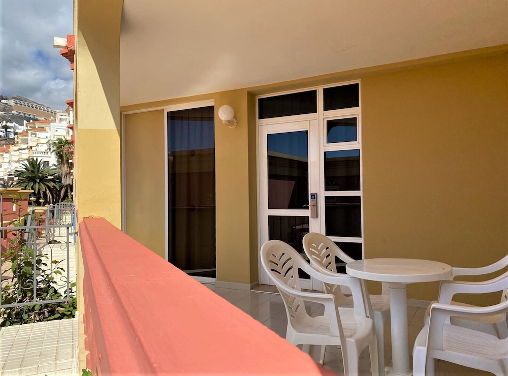 Basic Apartment, 1 Bedroom (2 adults and 1 child) photo 2