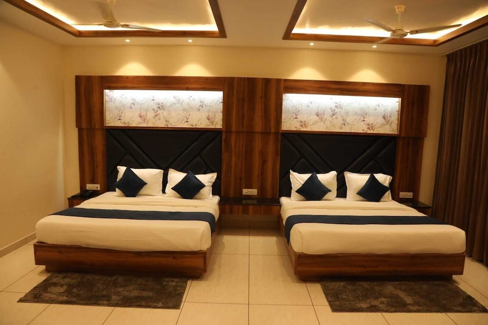 Super Family Four Bed Room