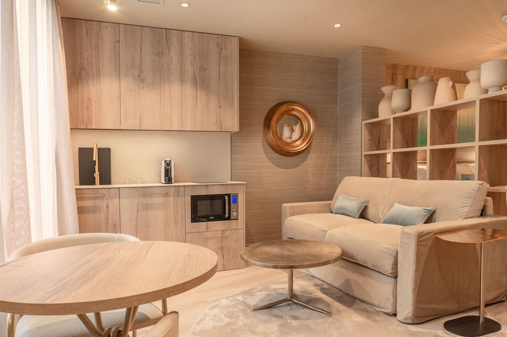 Deluxe Penthouse - Photo 3