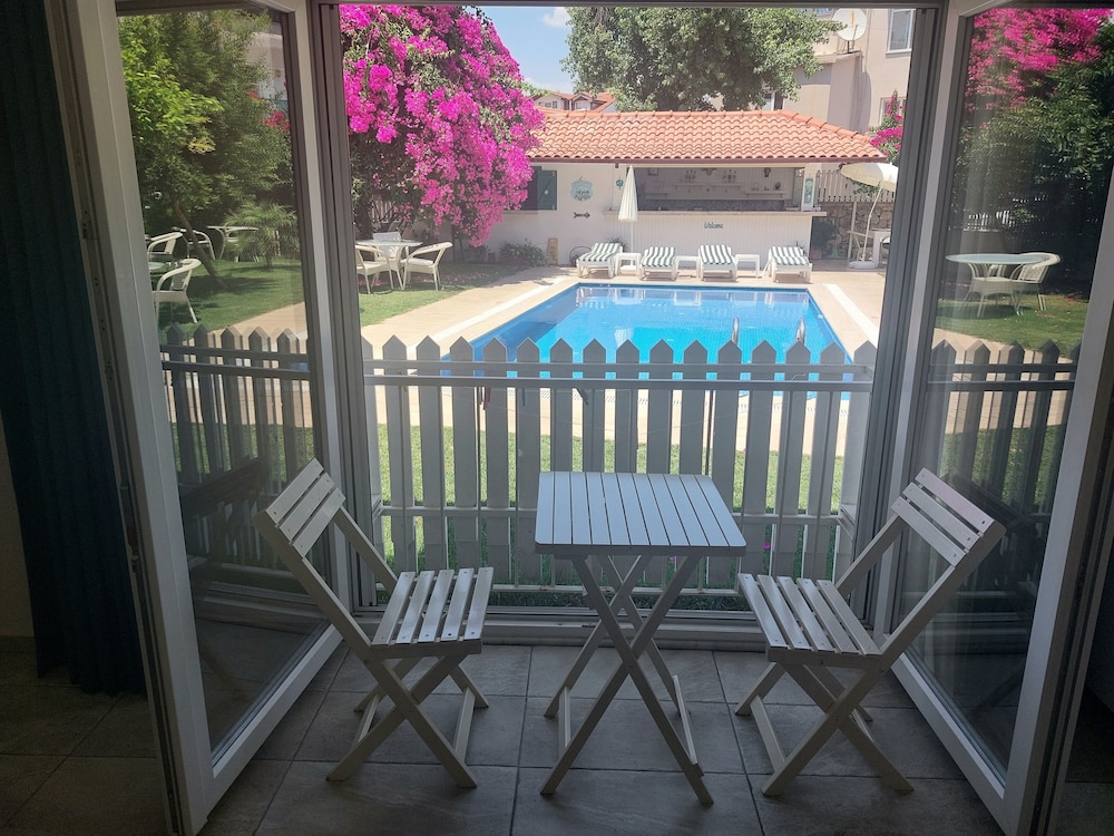 Junior Suite, Pool View