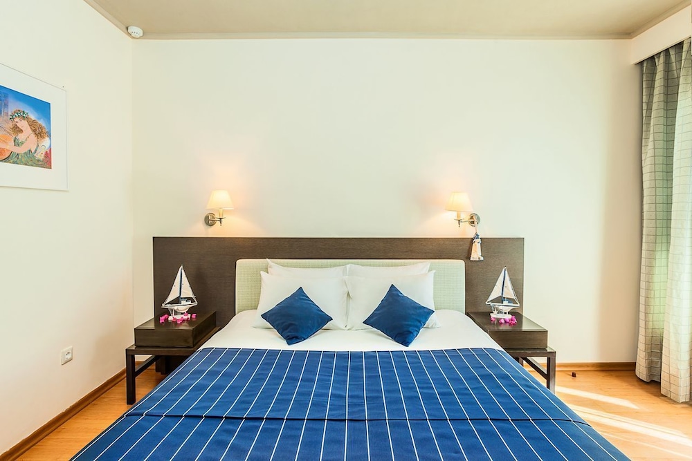 Double or Twin Room, Mountain View photo 1