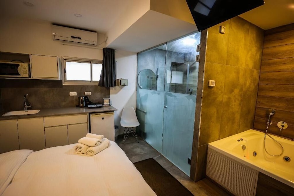 Standard Apartment with Jacuzzi photo 3