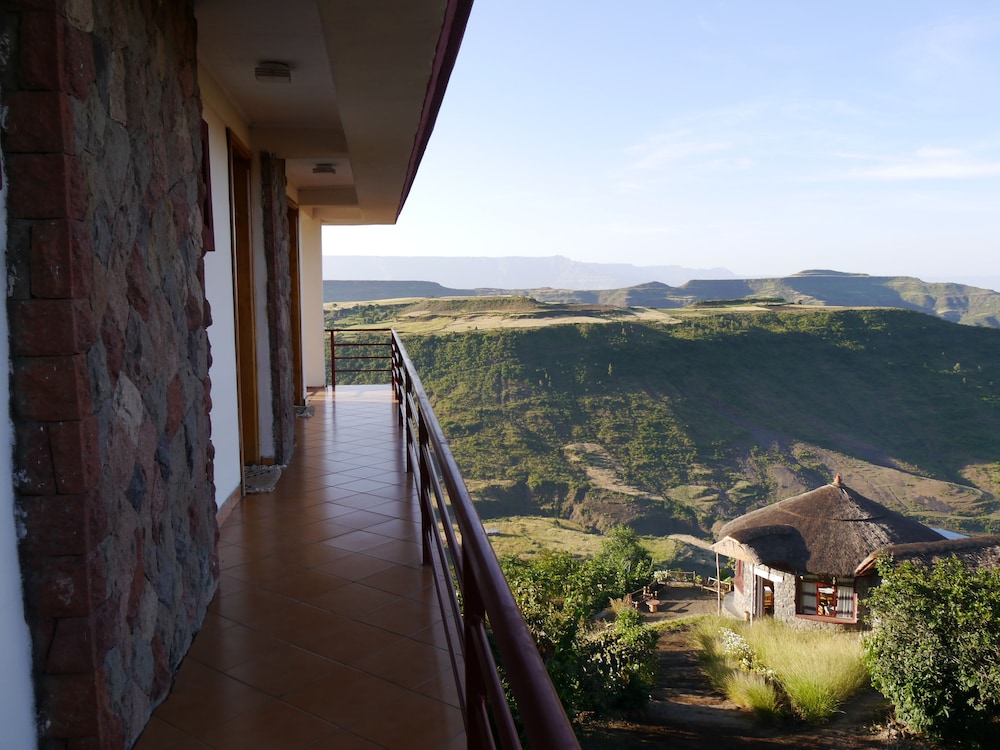 Standard Double Room, 1 Queen Bed, Balcony, Mountain View photo 3