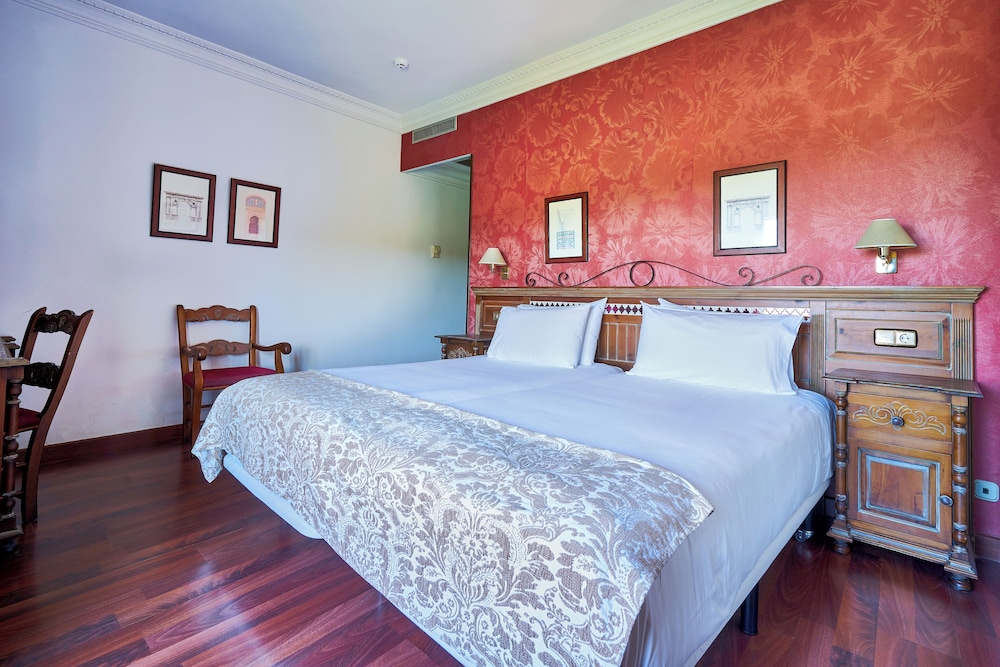 Double or Twin Room - Photo 4