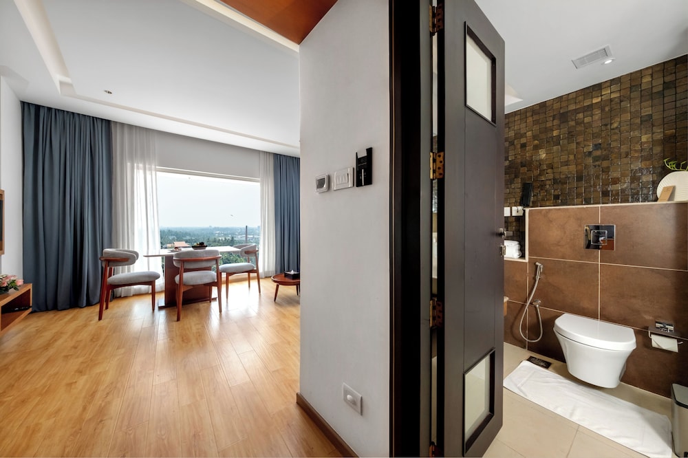 Executive Suite - Photo 5