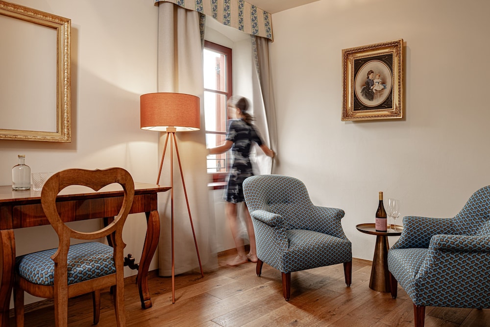 Classic Suite, Courtyard View