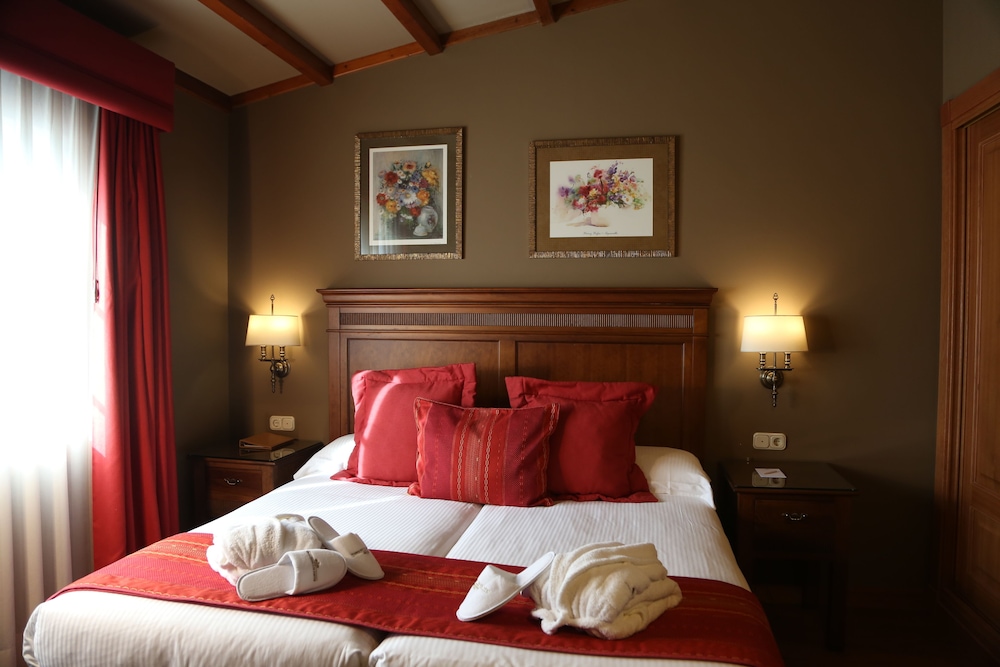 Family Villa (2 Adults and 2 Children) - Photo 1