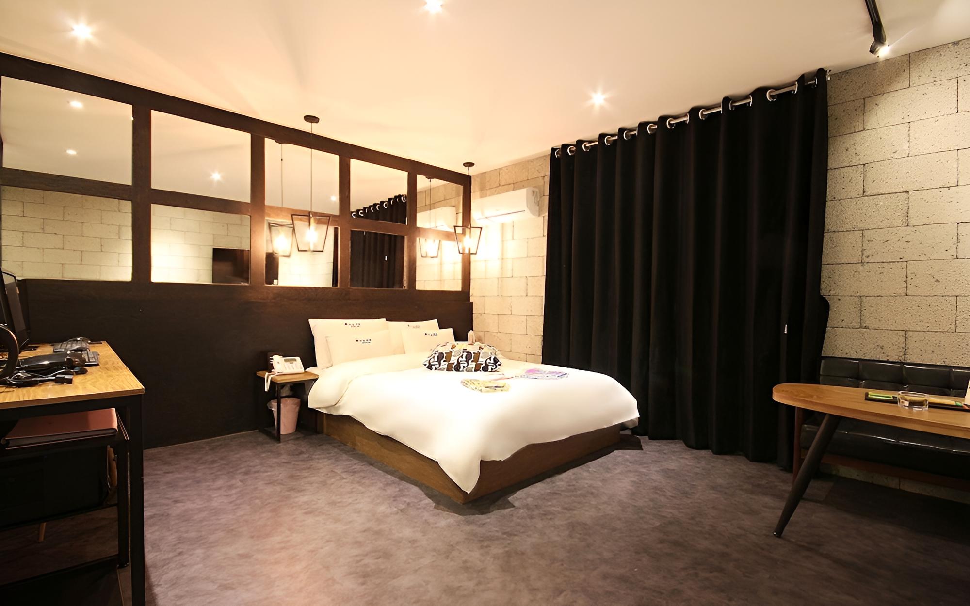 Room (VIP (available to watch Netflix YouTu) - Photo 7