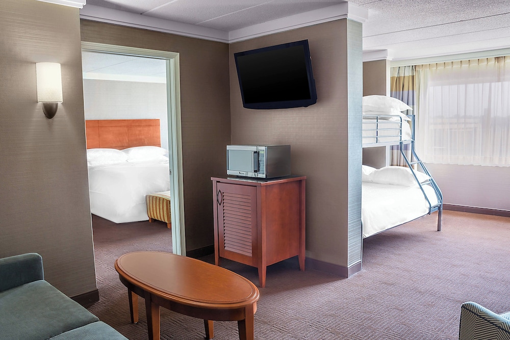 Suite - Photo 5