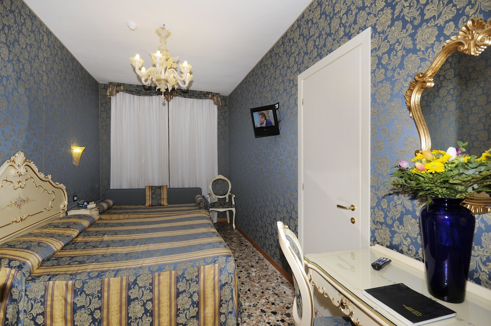 Classic Triple Room photo 1