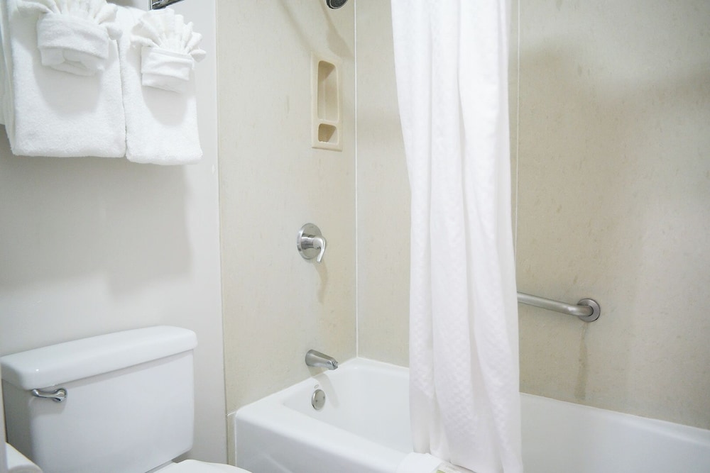 Standard Room, 2 Queen Beds - Photo 5