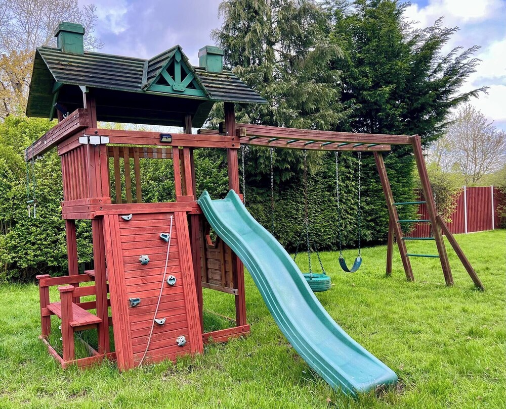 Stratford 4 BR Family Mansion With Pool, Gym & BBQ, Photo 23