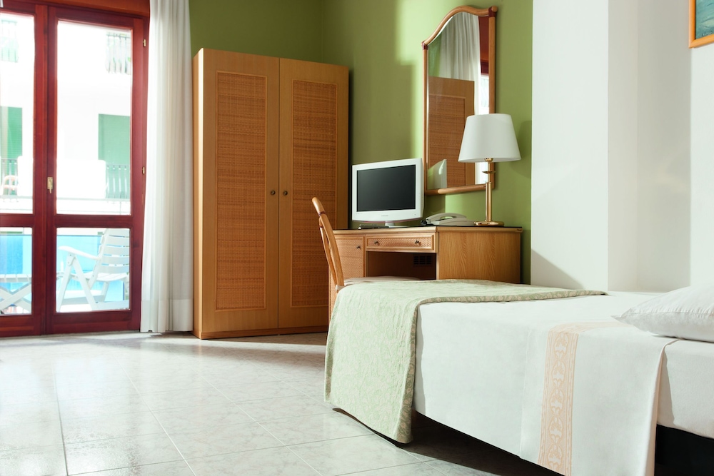 Single Room photo 2