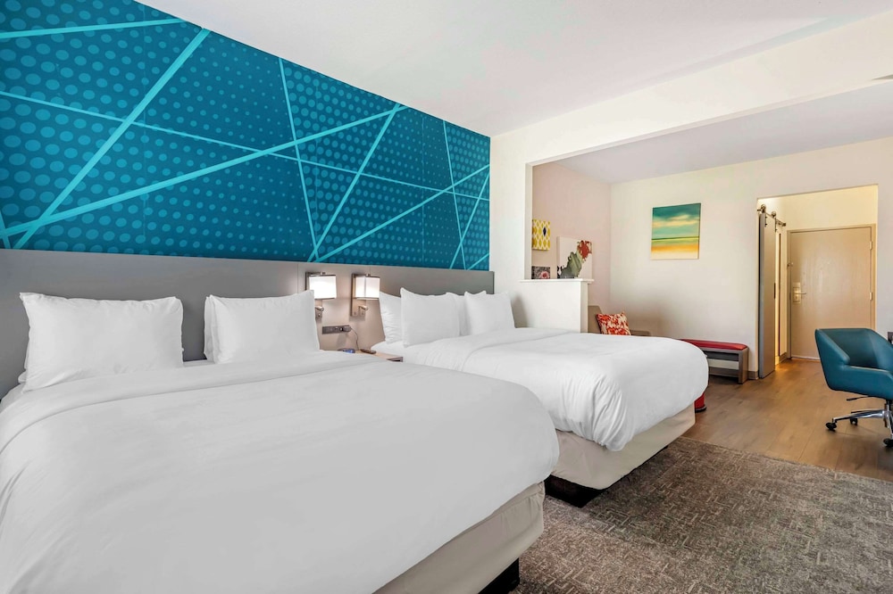 Suite, Multiple Beds, Non Smoking - Photo 5