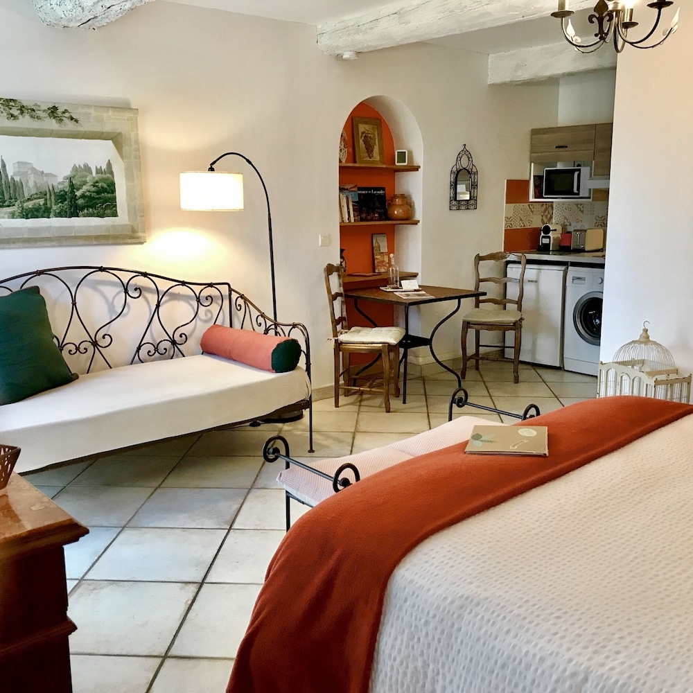 Premium Triple Room, Private Bathroom photo 2