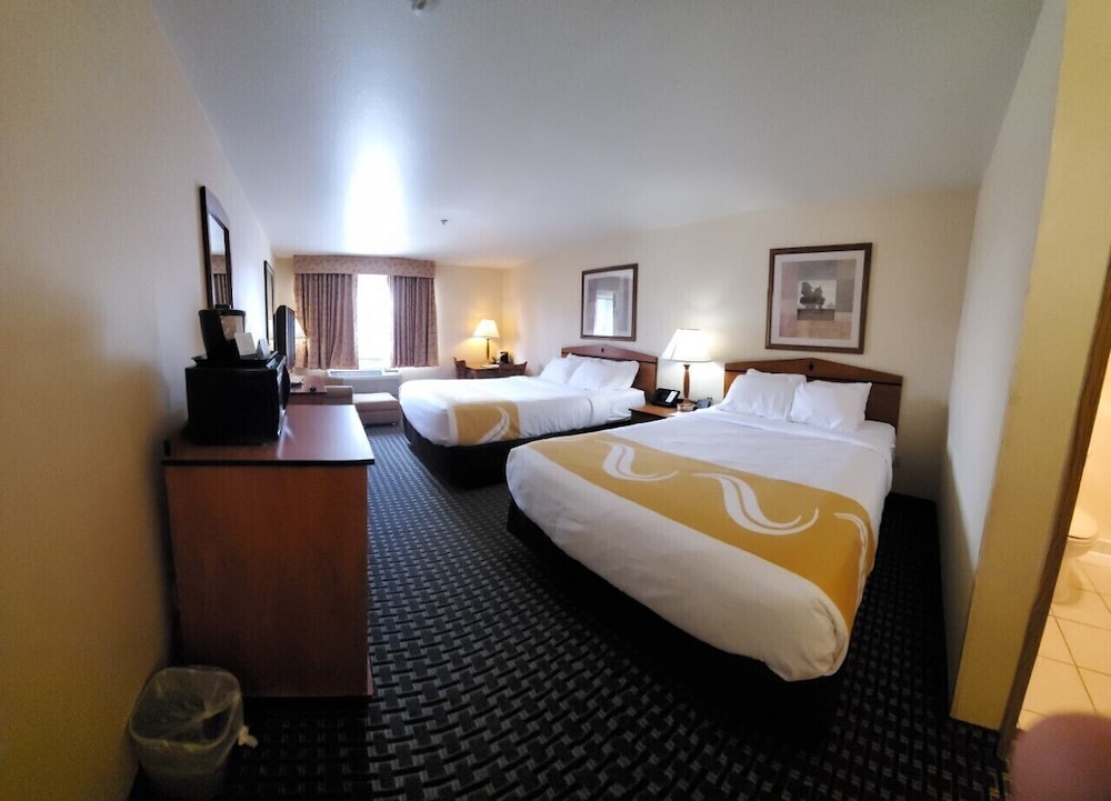 Room, Multiple Beds, Non Smoking (Larger Unit) - Photo 2