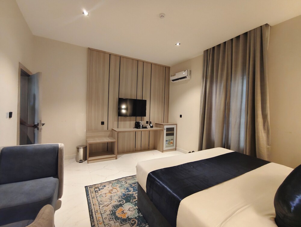 Luxury Suite, City View