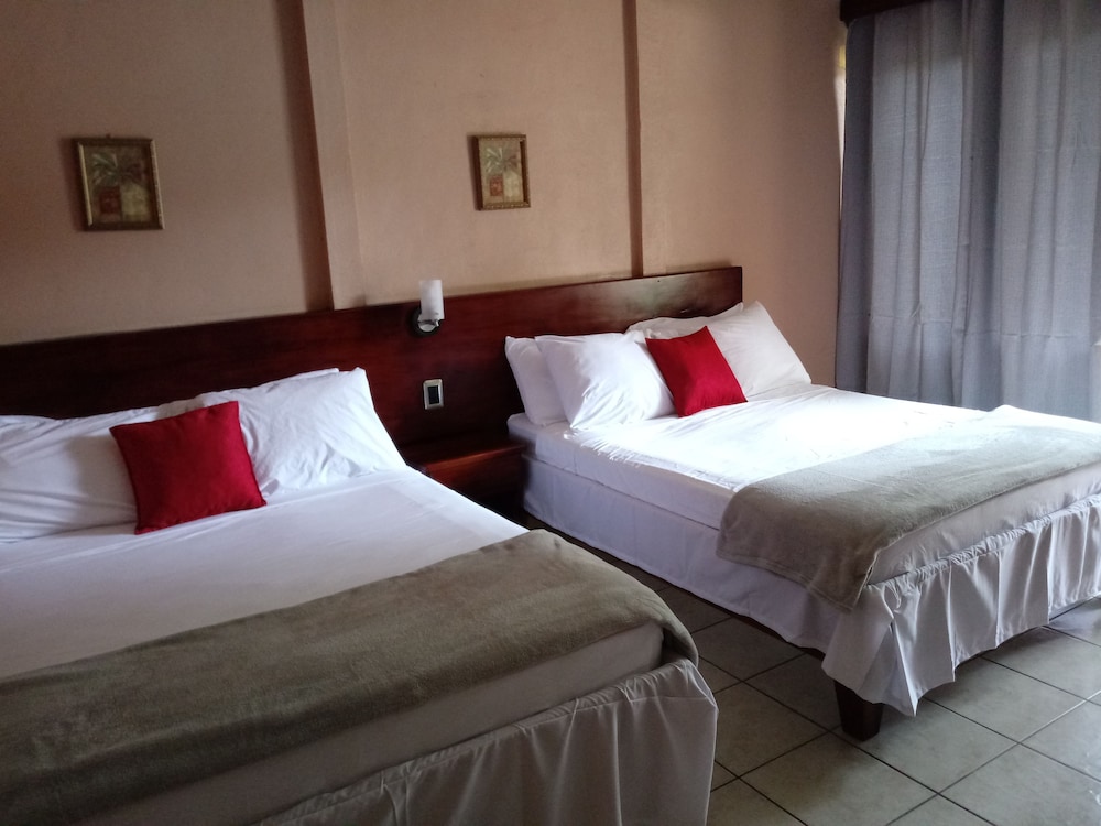 Standard Quadruple Room, 2 Double Beds photo 3