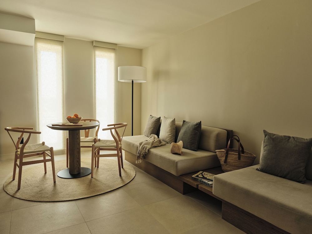 Studio Suite, 1 Bedroom - Photo 2
