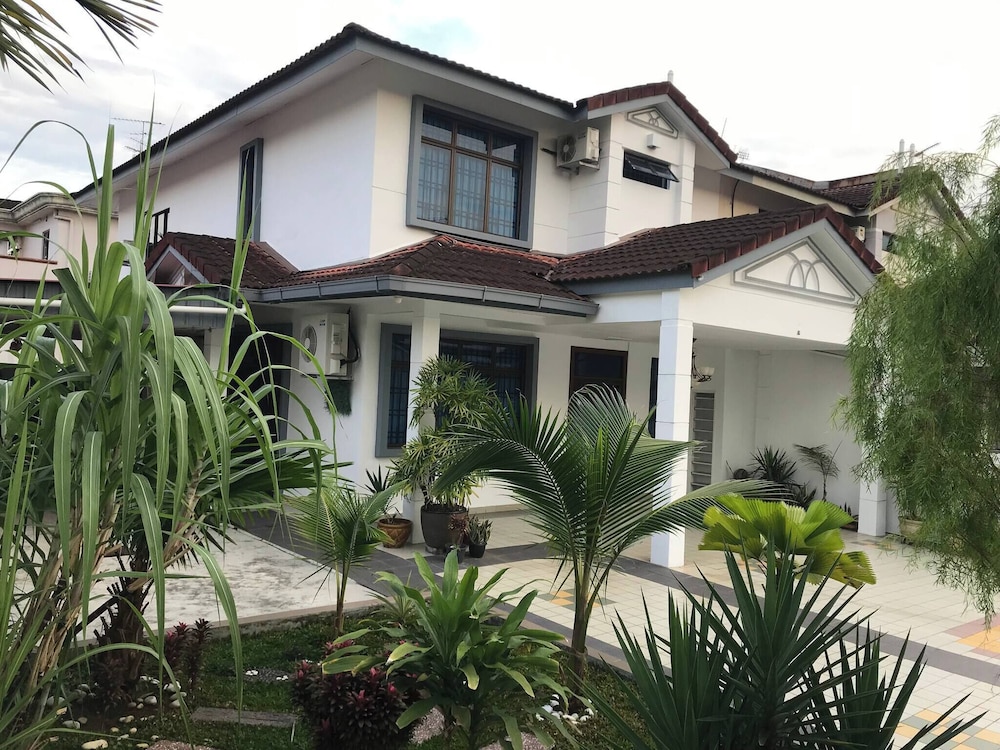 House, 4 Bedrooms, Smoking