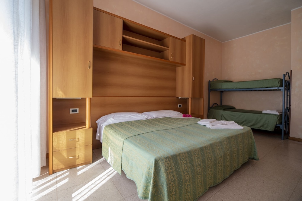 Quadruple Room photo 2