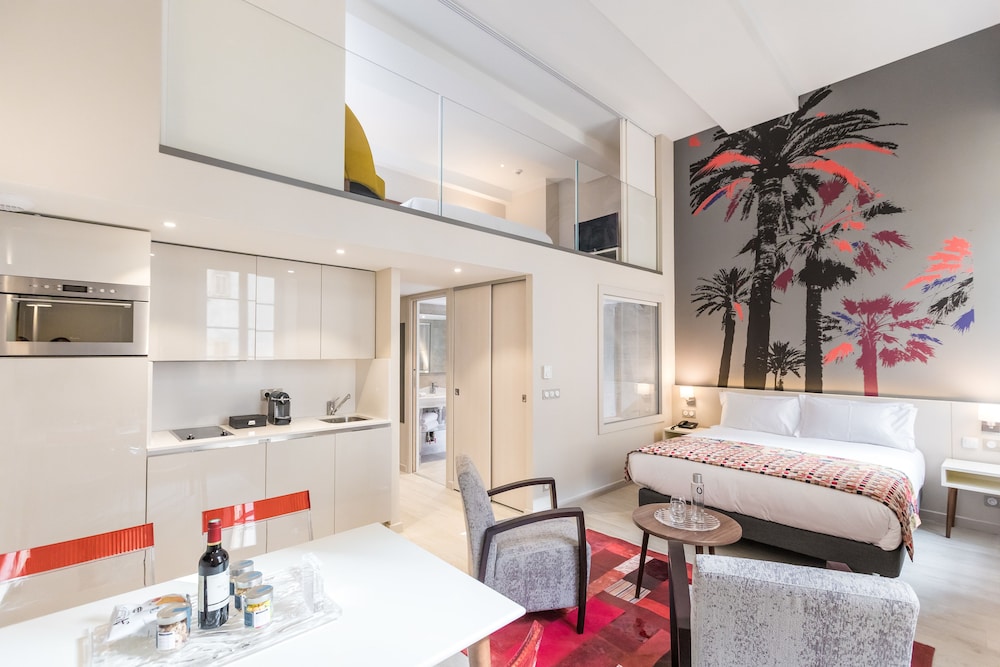 Deluxe Suite (Mezzanine)