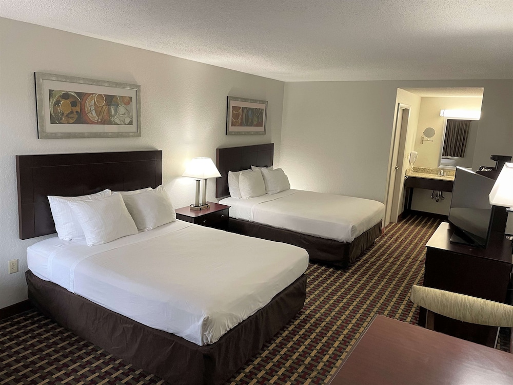 Suite, 1 King Bed, Non Smoking, Refrigerator & Microwave (with Sofabed;Separate Living Room) photo 2