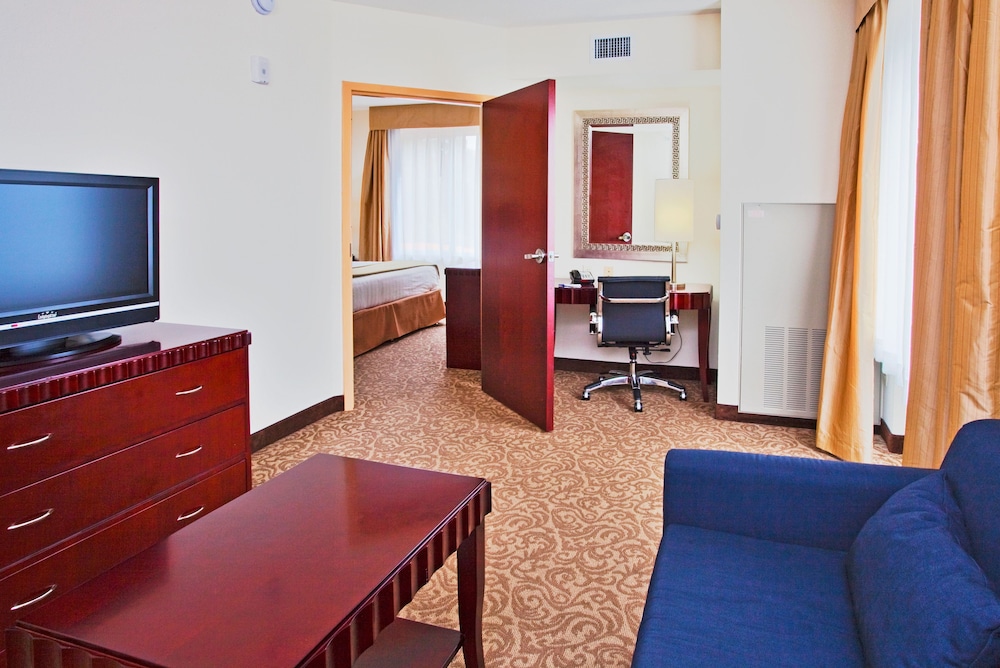 Suite, 1 King Bed with Sofa bed (Addl Living Area) - Photo 2