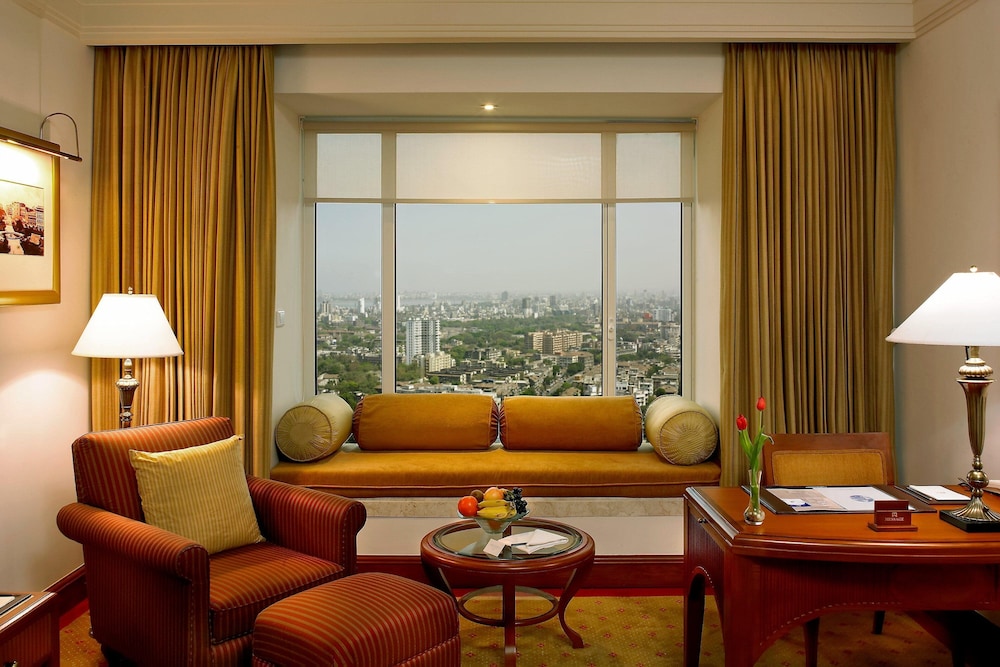 Executive Room, 1 Queen Bed, City View
