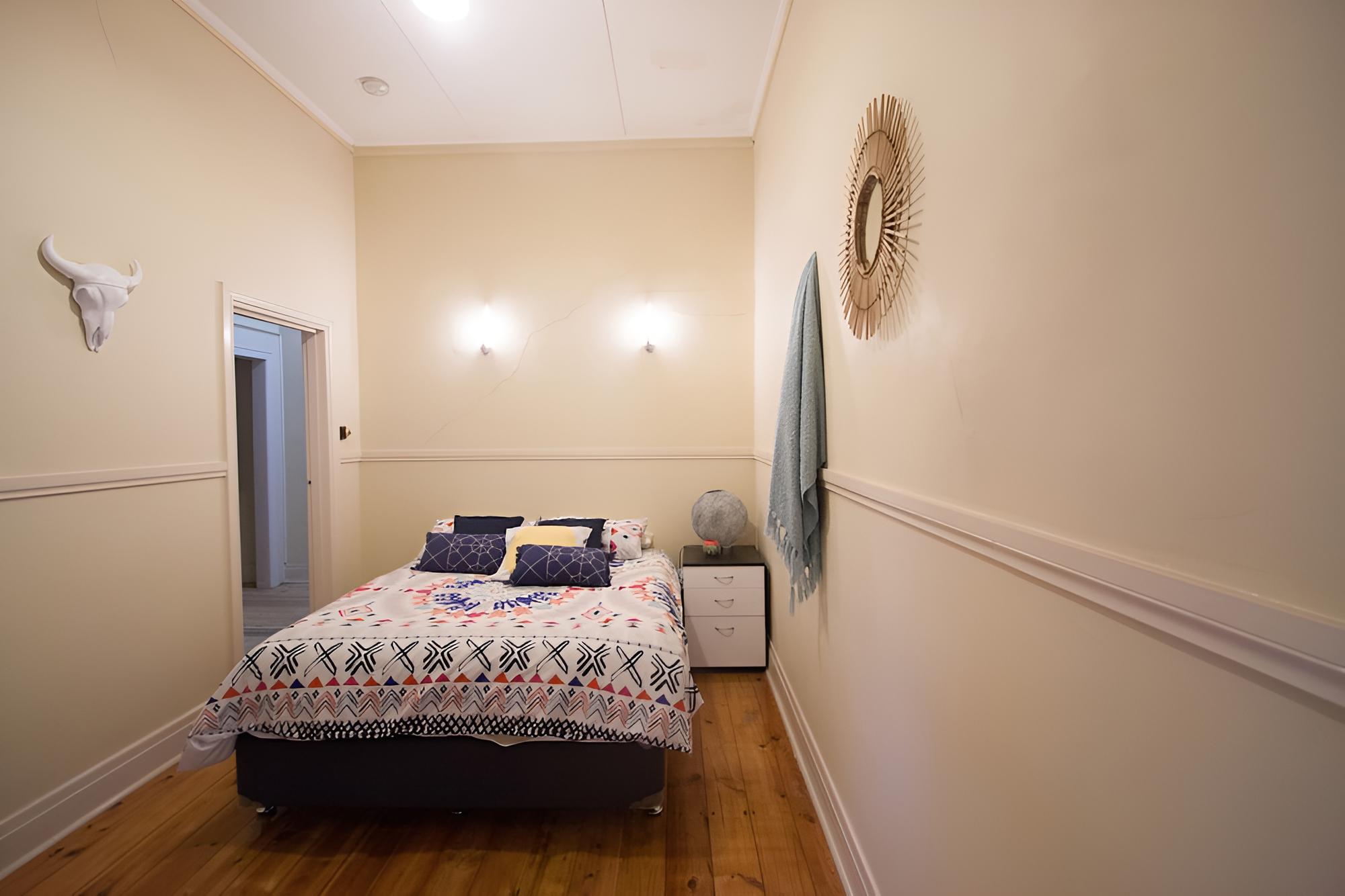 Traditional House, Multiple Bedrooms, Patio photo 2