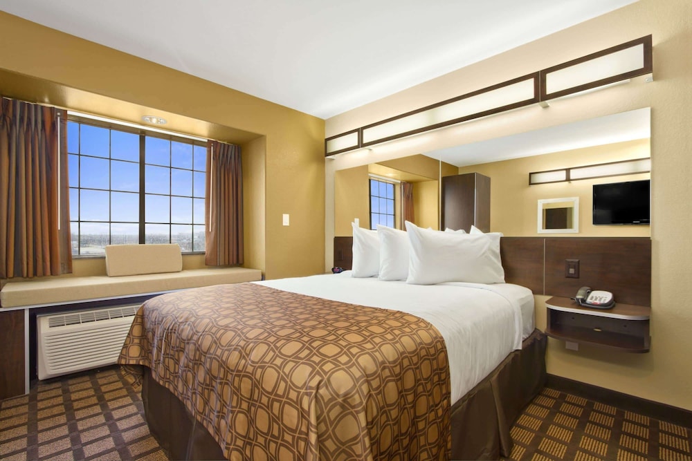 Studio Suite, 1 Queen Bed, Non Smoking - Photo 1