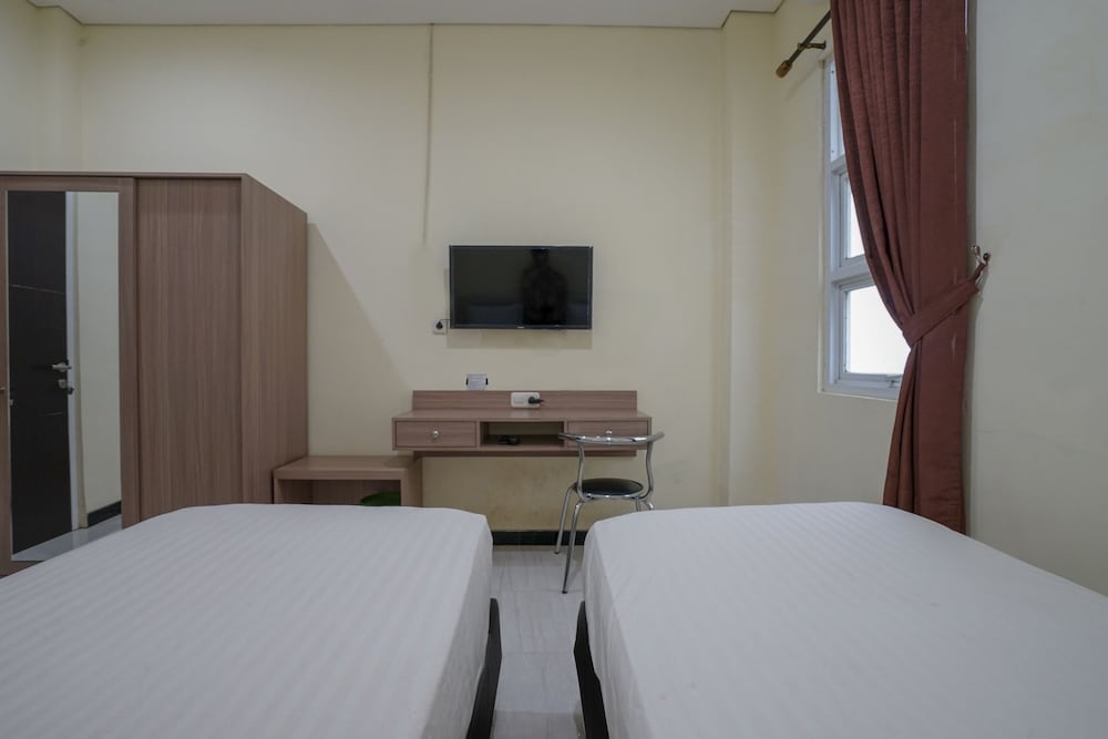 Economy Twin Room - Photo 2
