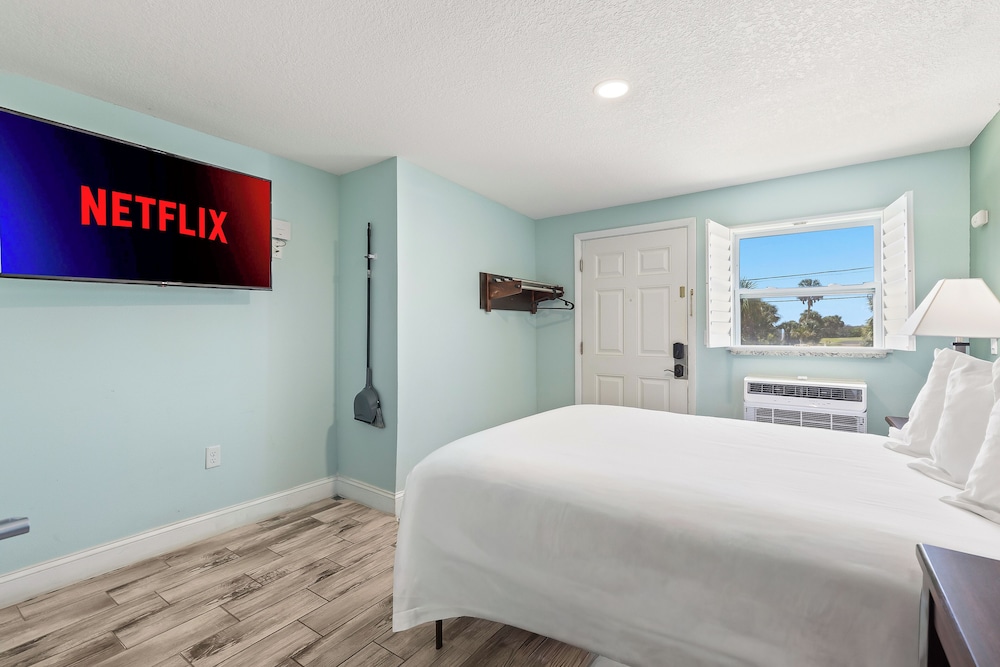 Premium King Bed, Pet Friendly, Near Beach photo 2