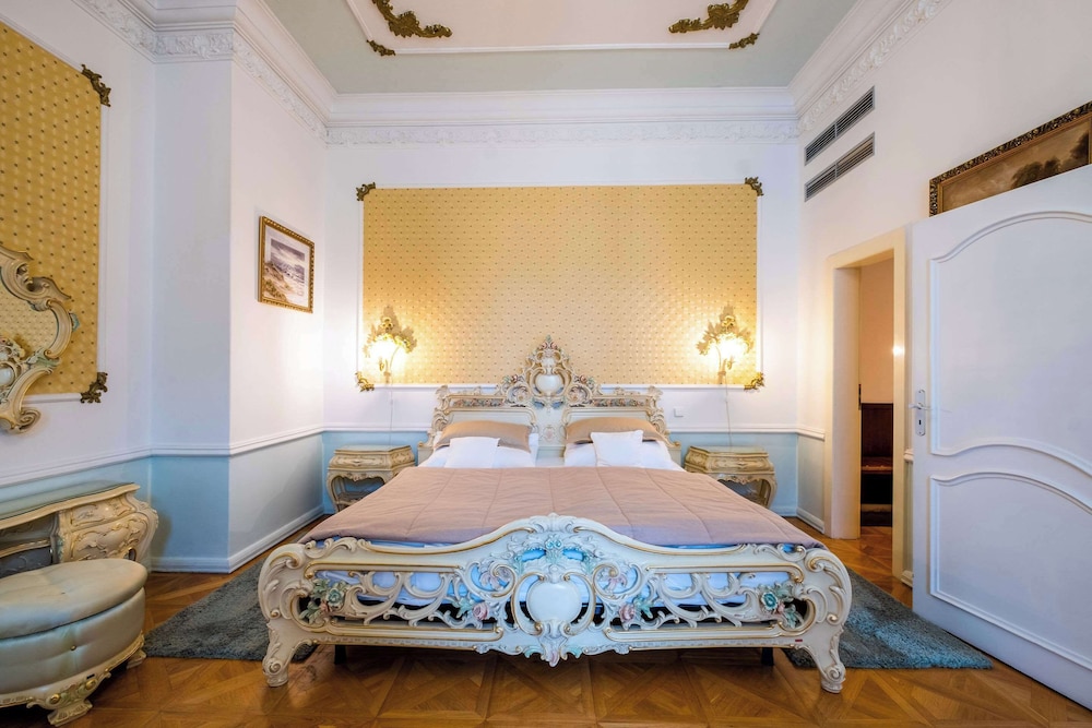 Junior Suite, 1 Double Bed, Non Smoking - Photo 15