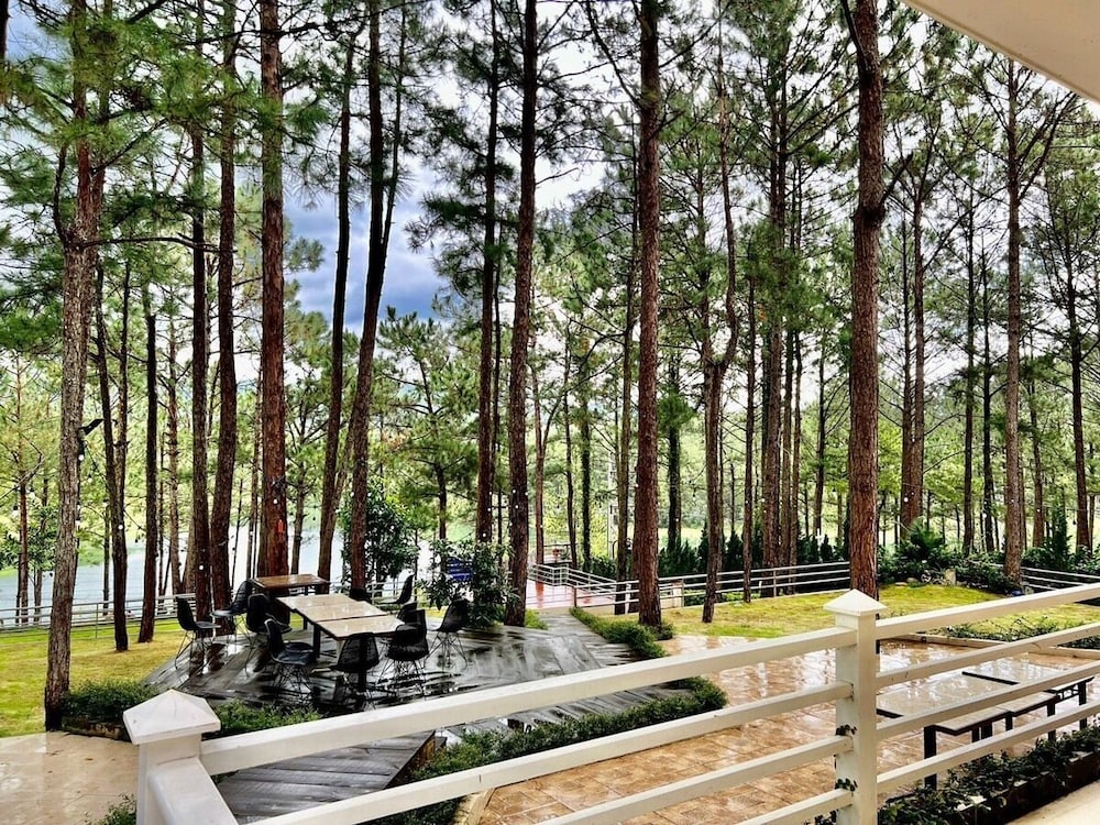 Premier Room, Garden View - Photo 2